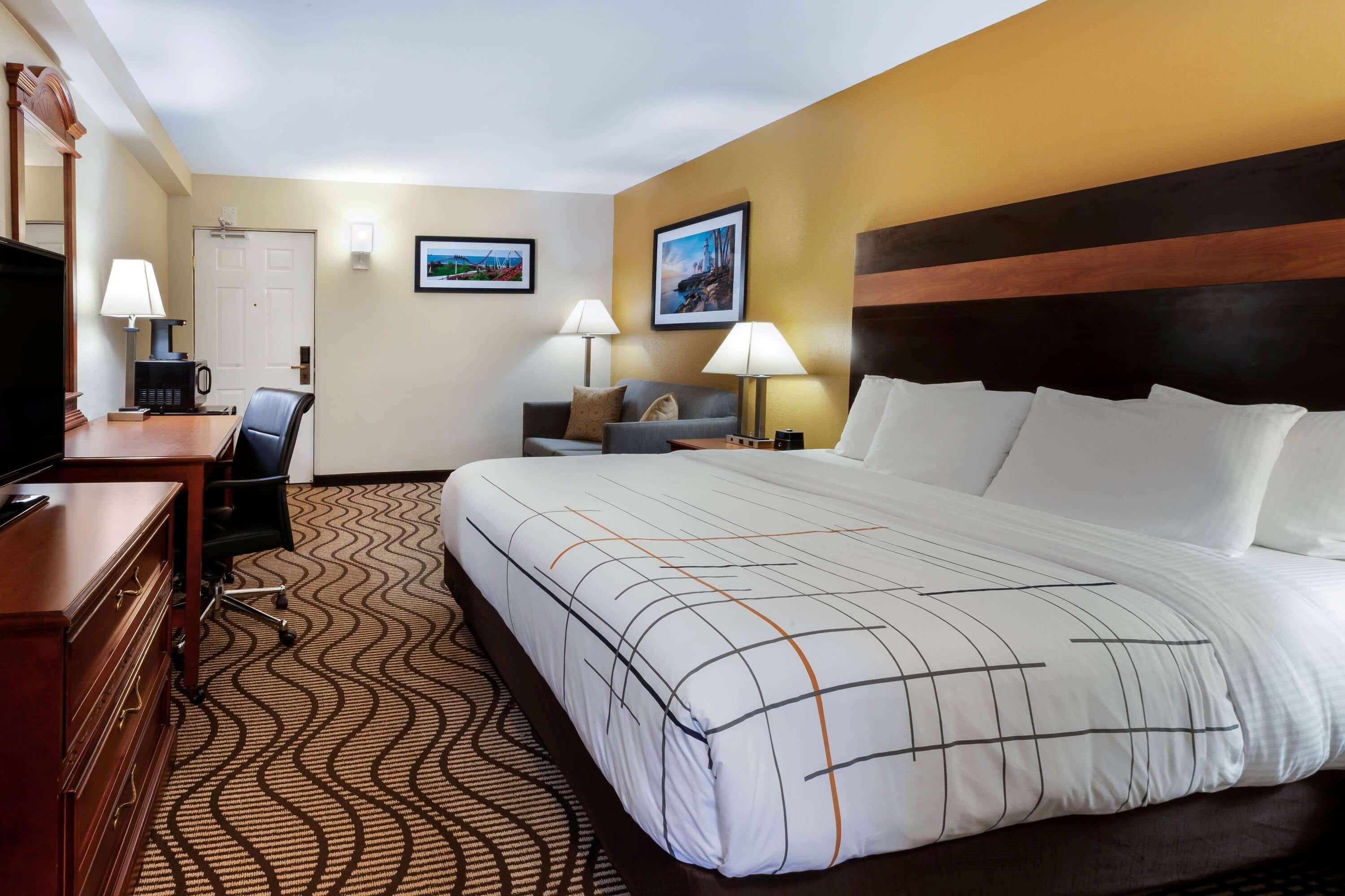 La Quinta Inn By Wyndham Sandusky Near Cedar Point Exterior photo