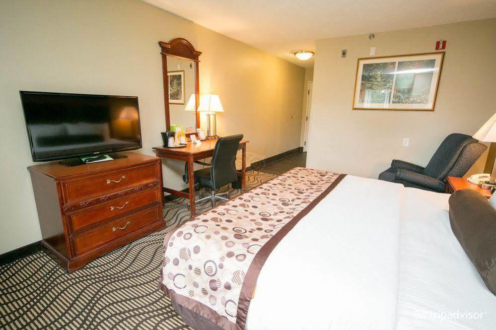 La Quinta Inn By Wyndham Sandusky Near Cedar Point Exterior photo